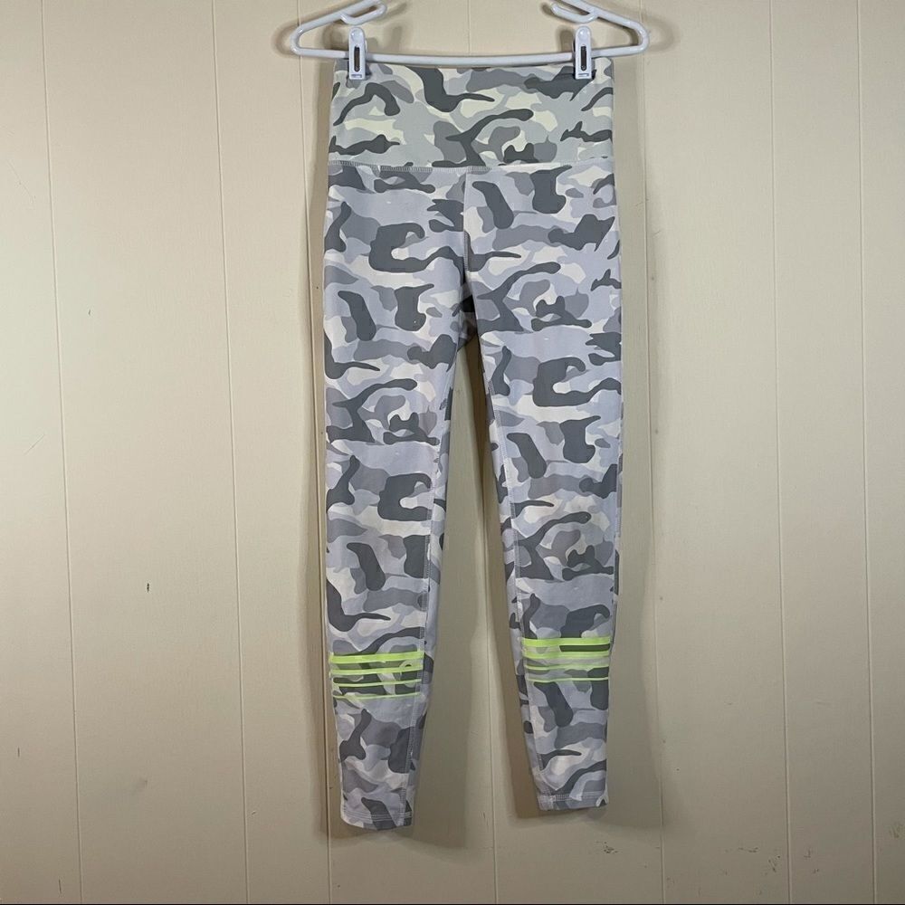 Ellie Gray Camoflauge Athletic Leggings Size M